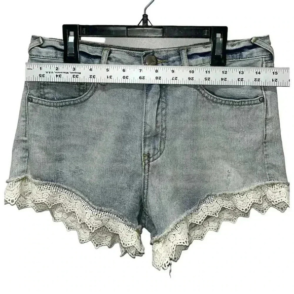 Free People Lacey Cutoff Daisy Wash Distressed Denim Shorts Size 26 Boho - Picture 6 of 9